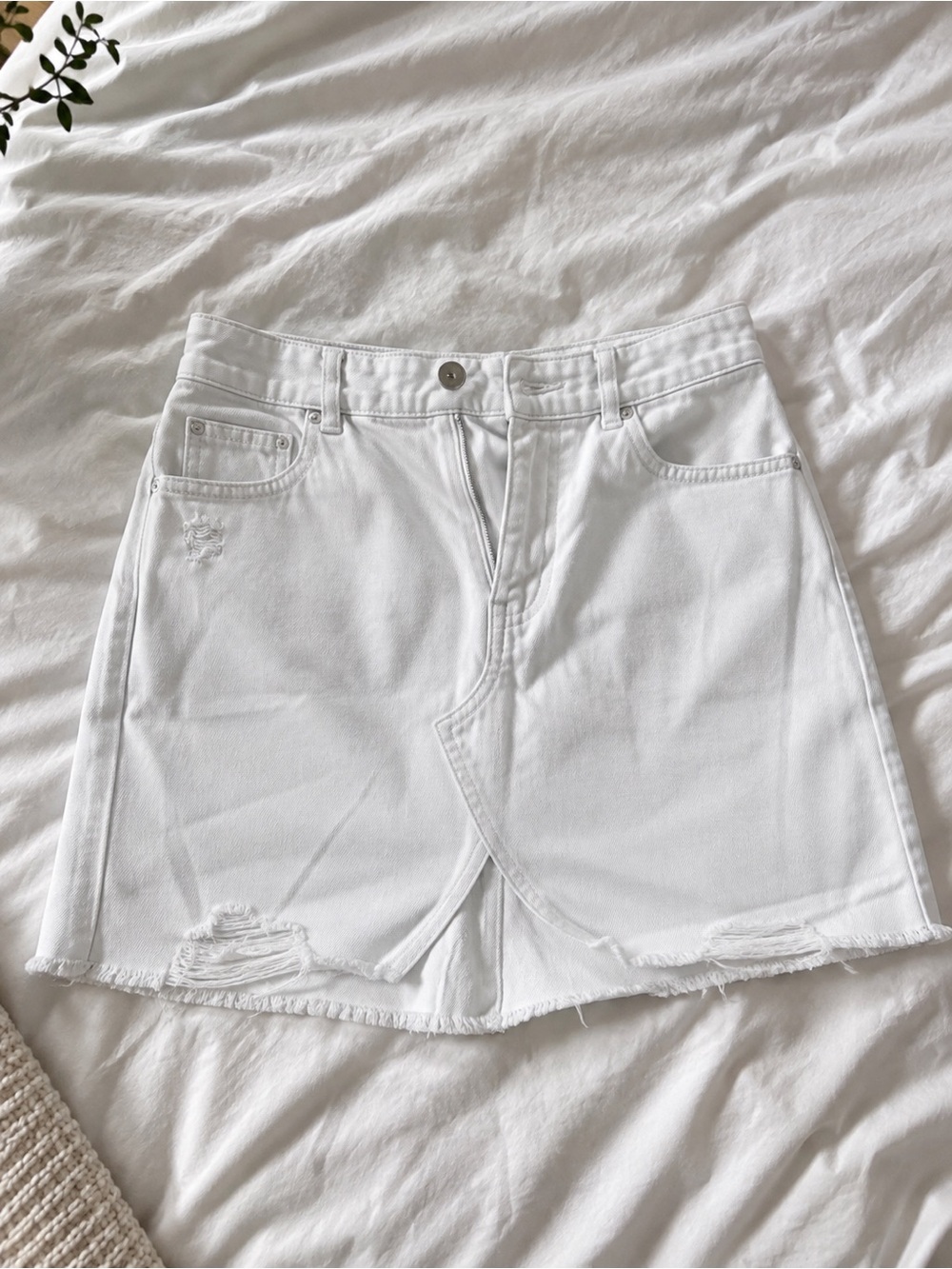 Calliope White Distressed Denim Mini Skirt Size S